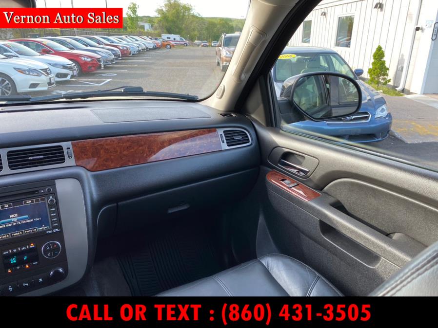 2011 GMC Yukon XL SLT 4WD 4dr 1500 SLT, available for sale in Manchester, Connecticut | Vernon Auto Sale & Service. Manchester, Connecticut 2011 GMC Yukon XL SLT 4WD 4dr 1500 SLT, available for sale in Manchester, Connecticut | Vernon Auto Sale & Service. Manchester, Connecticut