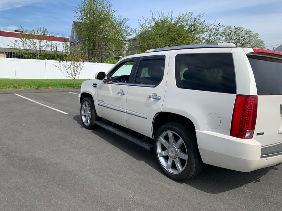 2011 Cadillac Escalade AWD 4dr Premium, available for sale in Bridgeport, Connecticut | CT Auto. Bridgeport, Connecticut 2011 Cadillac Escalade AWD 4dr Premium, available for sale in Bridgeport, Connecticut | CT Auto. Bridgeport, Connecticut
