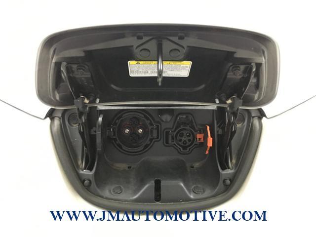 2014 Nissan Leaf 4dr HB SV, available for sale in Naugatuck, Connecticut | J&M Automotive Sls&Svc LLC. Naugatuck, Connecticut 2014 Nissan Leaf 4dr HB SV, available for sale in Naugatuck, Connecticut | J&M Automotive Sls&Svc LLC. Naugatuck, Connecticut
