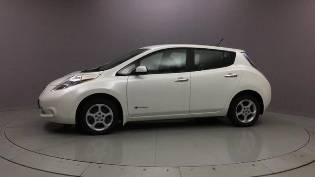 2014 Nissan Leaf 4dr HB SV, available for sale in Naugatuck, Connecticut | J&M Automotive Sls&Svc LLC. Naugatuck, Connecticut 2014 Nissan Leaf 4dr HB SV, available for sale in Naugatuck, Connecticut | J&M Automotive Sls&Svc LLC. Naugatuck, Connecticut