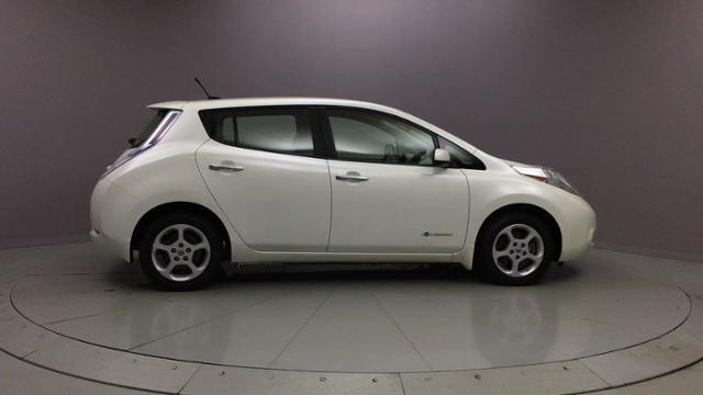2014 Nissan Leaf 4dr HB SV, available for sale in Naugatuck, Connecticut | J&M Automotive Sls&Svc LLC. Naugatuck, Connecticut 2014 Nissan Leaf 4dr HB SV, available for sale in Naugatuck, Connecticut | J&M Automotive Sls&Svc LLC. Naugatuck, Connecticut