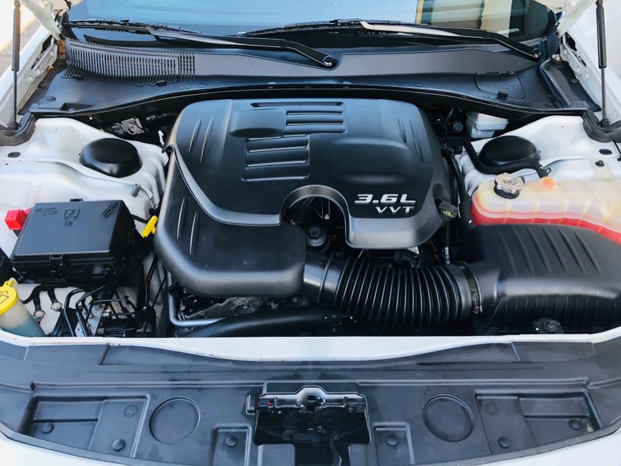 2013 Chrysler 300 4dr Sdn 300C AWD, available for sale in Milford, Connecticut | Chip's Auto Sales Inc. Milford, Connecticut 2013 Chrysler 300 4dr Sdn 300C AWD, available for sale in Milford, Connecticut | Chip's Auto Sales Inc. Milford, Connecticut