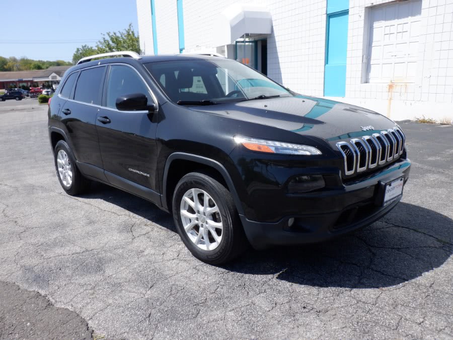 2016 Jeep Cherokee 4WD 4dr Latitude, available for sale in Milford, Connecticut | Dealertown Auto Wholesalers. Milford, Connecticut