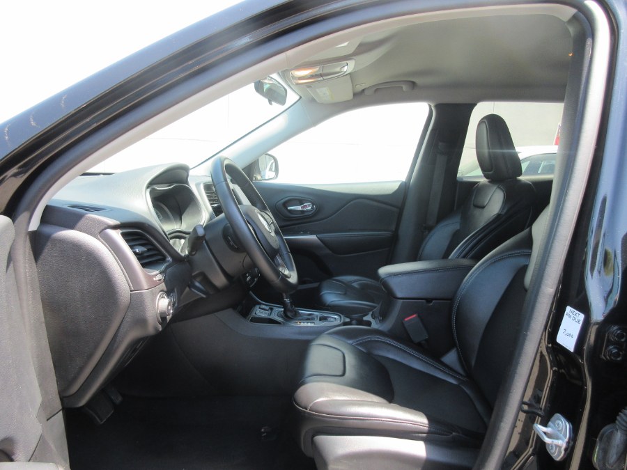 2019 Jeep Cherokee Latitude Plus FWD photo