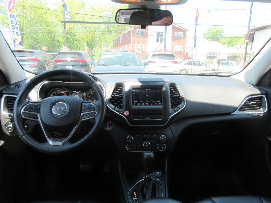 2019 Jeep Cherokee Latitude Plus FWD photo