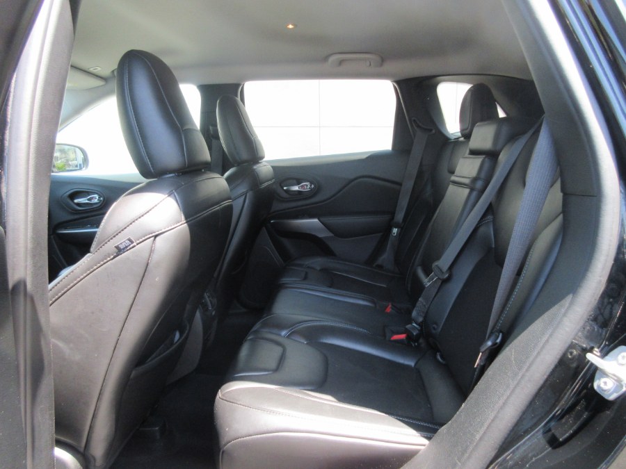 2019 Jeep Cherokee Latitude Plus FWD photo
