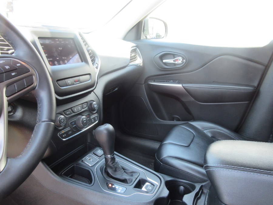 2019 Jeep Cherokee Latitude Plus FWD photo