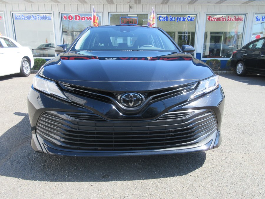 The 2019 Toyota Camry LE Auto (Natl)