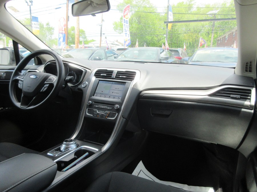 2017 Ford Fusion SE FWD, available for sale in Linden, New Jersey | Route 27 Auto Mall. Linden, New Jersey 2017 Ford Fusion SE FWD, available for sale in Linden, New Jersey | Route 27 Auto Mall. Linden, New Jersey