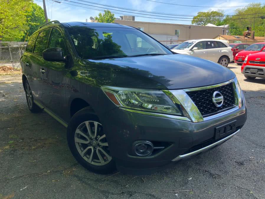 Used 2014 Nissan Pathfinder in Huntington Station, New York | Kantic Car. Huntington Station, New York