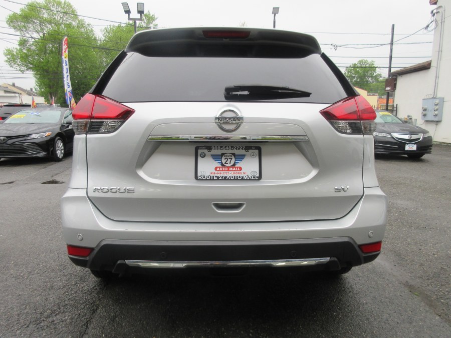 The 2019 Nissan Rogue FWD SV