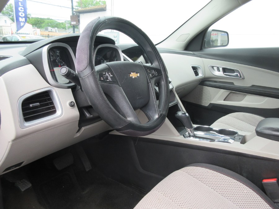 2017 Chevrolet Equinox AWD 4dr LS photo