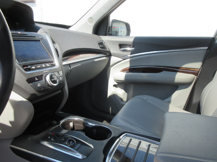 The 2017 Acura MDX SH-AWD