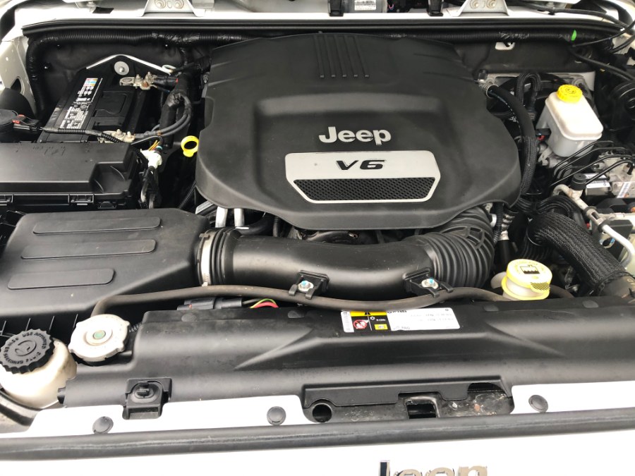 2014 Jeep Wrangler Unlimited 4WD 4dr Willys Wheeler, available for sale in Bristol, Connecticut | Bristol Auto Center LLC. Bristol, Connecticut 2014 Jeep Wrangler Unlimited 4WD 4dr Willys Wheeler, available for sale in Bristol, Connecticut | Bristol Auto Center LLC. Bristol, Connecticut