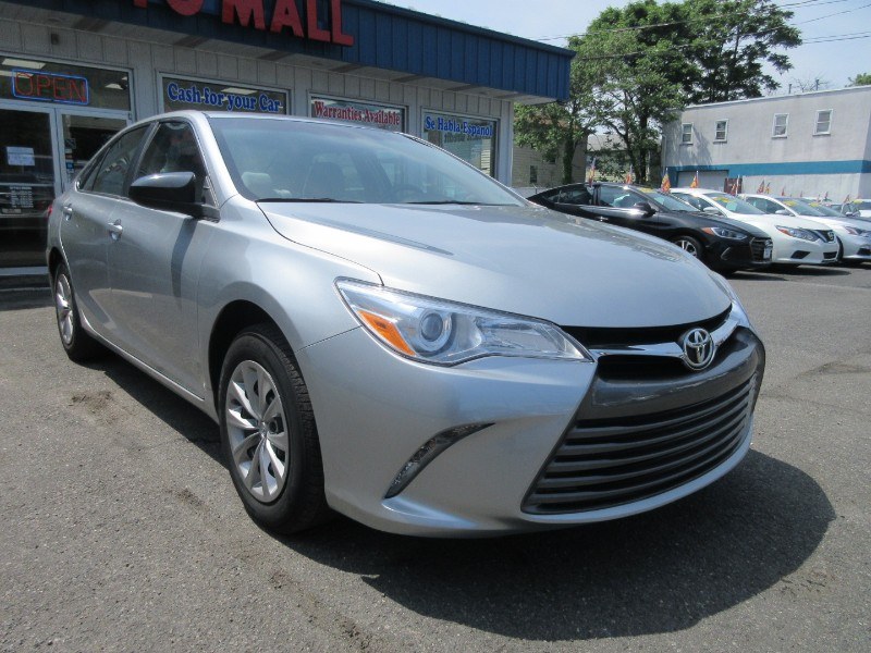 The 2017 Toyota Camry LE Auto (Natl)