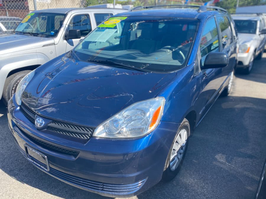 2005 Toyota Sienna 5dr LE FWD 7-Passenger, available for sale in Middle Village, New York | Middle Village Motors . Middle Village, New York