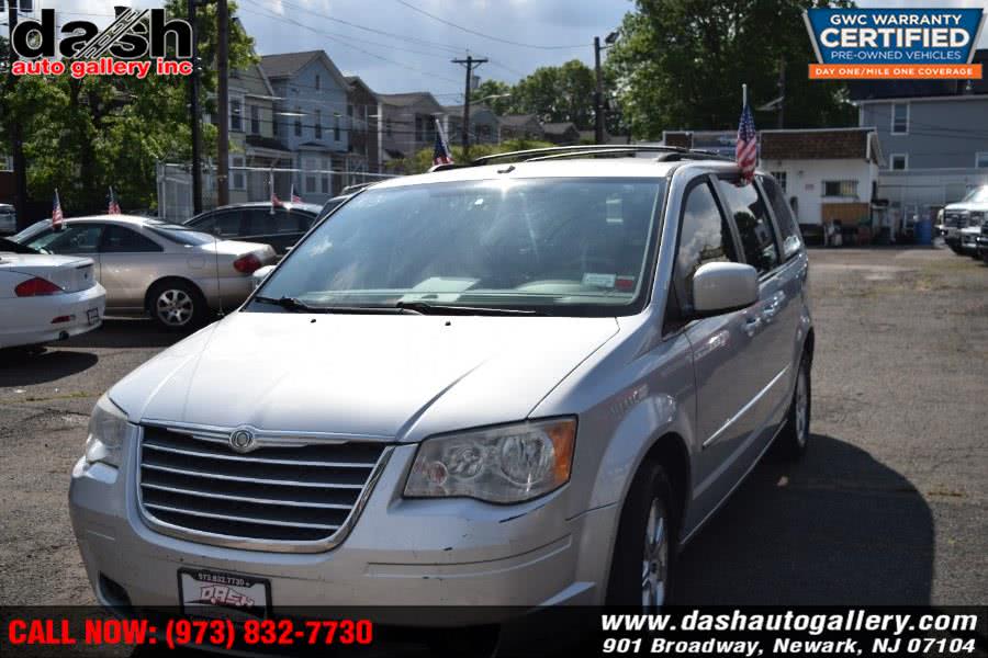 2009 Chrysler Town & Country 4dr Wgn Touring, available for sale in Newark, New Jersey | Dash Auto Gallery Inc.. Newark, New Jersey