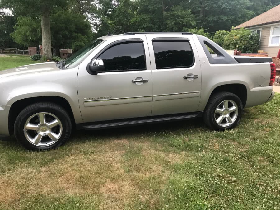 2008 Chevrolet Avalanche 4WD Crew Cab 130" LT w/2LT, available for sale in Bridgeport, Connecticut | Airway Motors. Bridgeport, Connecticut