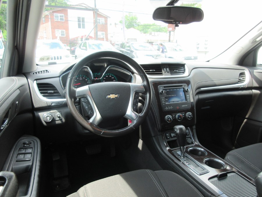 2017 Chevrolet Traverse AWD 4dr LT w/1LT, available for sale in Linden, New Jersey | Route 27 Auto Mall. Linden, New Jersey 2017 Chevrolet Traverse AWD 4dr LT w/1LT, available for sale in Linden, New Jersey | Route 27 Auto Mall. Linden, New Jersey