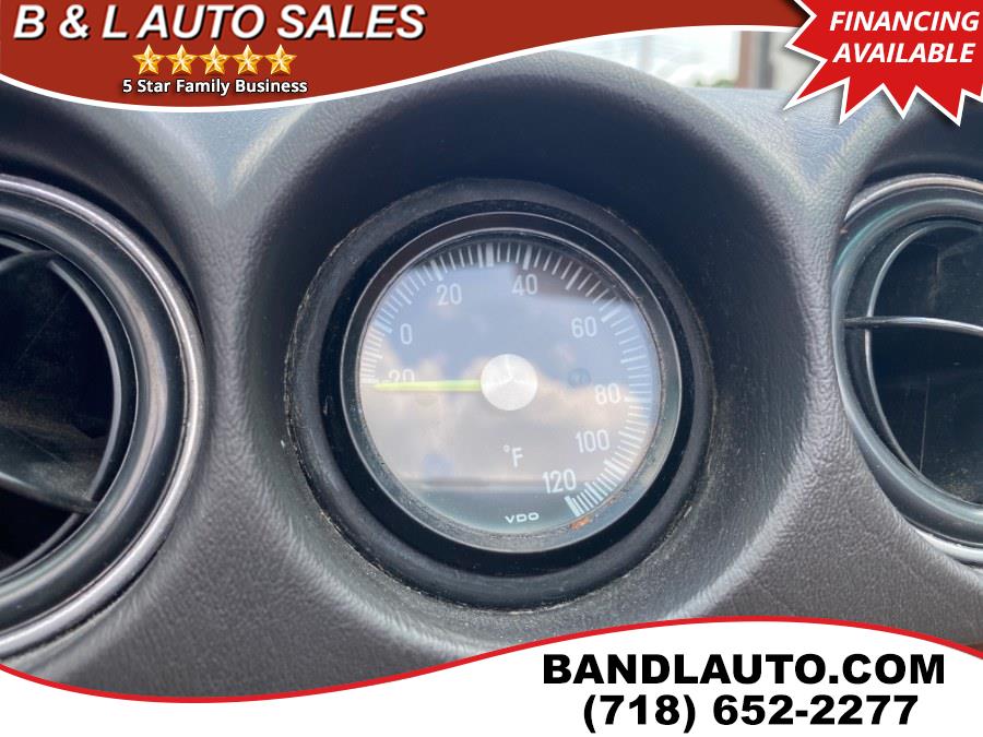1989 Mercedes-Benz 560SL 2dr Roadster, available for sale in Bronx, New York | B & L Auto Sales LLC. Bronx, New York 1989 Mercedes-Benz 560SL 2dr Roadster, available for sale in Bronx, New York | B & L Auto Sales LLC. Bronx, New York