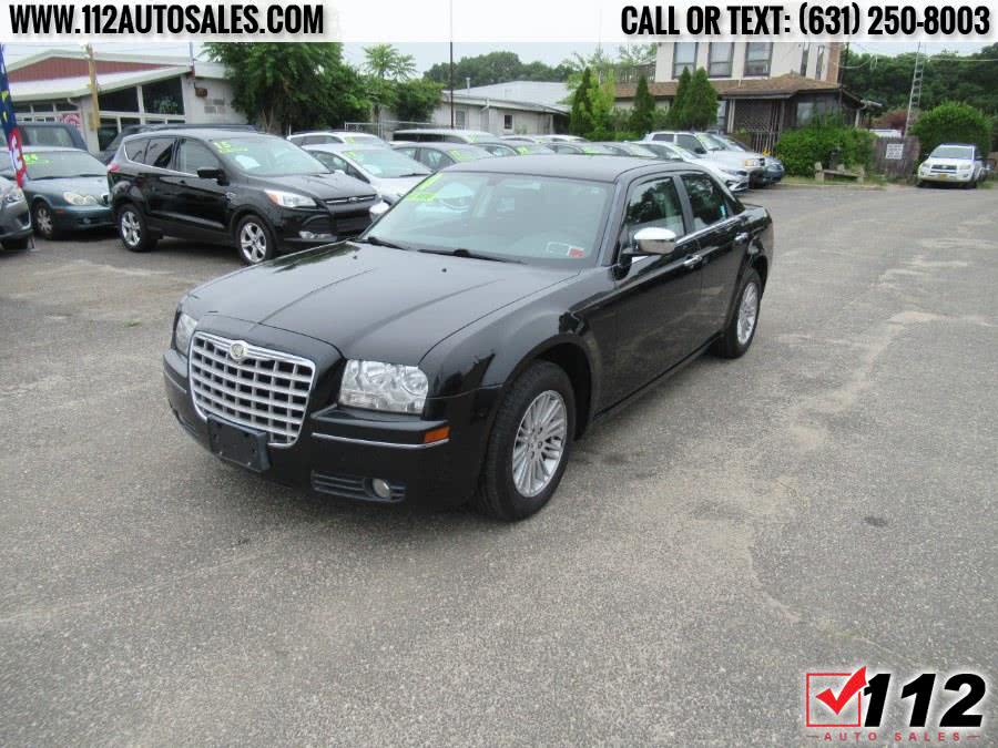 Used Chrysler 300 4dr Sdn Touring RWD 2010 | 112 Auto Sales. Patchogue, New York Used Chrysler 300 4dr Sdn Touring RWD 2010 | 112 Auto Sales. Patchogue, New York