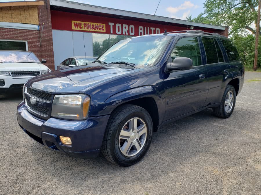 2008 Chevrolet TrailBlazer 4WD 4dr LT w/2LT Leather & Sunroof, available for sale in East Windsor, Connecticut | Toro Auto. East Windsor, Connecticut