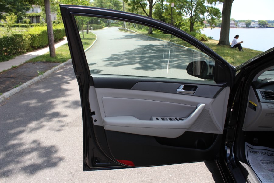 2015 Hyundai Sonata 4dr Sdn 2.4L SE, available for sale in Great Neck, New York | Great Neck Car Buyers & Sellers. Great Neck, New York 2015 Hyundai Sonata 4dr Sdn 2.4L SE, available for sale in Great Neck, New York | Great Neck Car Buyers & Sellers. Great Neck, New York