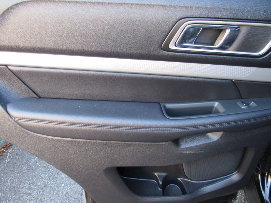 2017 Ford Explorer XLT 4WD PANO/NAVI, available for sale in Middle Village, New York | Road Masters II INC. Middle Village, New York 2017 Ford Explorer XLT 4WD PANO/NAVI, available for sale in Middle Village, New York | Road Masters II INC. Middle Village, New York