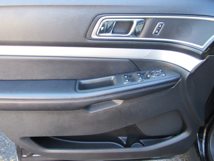 2017 Ford Explorer XLT 4WD PANO/NAVI, available for sale in Middle Village, New York | Road Masters II INC. Middle Village, New York 2017 Ford Explorer XLT 4WD PANO/NAVI, available for sale in Middle Village, New York | Road Masters II INC. Middle Village, New York