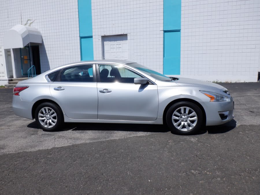 2015 Nissan Altima 4dr Sdn I4 2.5 S, available for sale in Milford, Connecticut | Dealertown Auto Wholesalers. Milford, Connecticut
