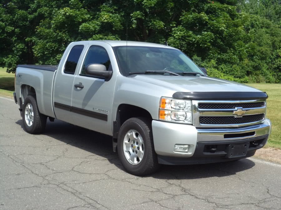2011 Chevrolet Silverado 1500 4WD Ext Cab 143.5" LT, available for sale in Berlin, Connecticut | International Motorcars llc. Berlin, Connecticut