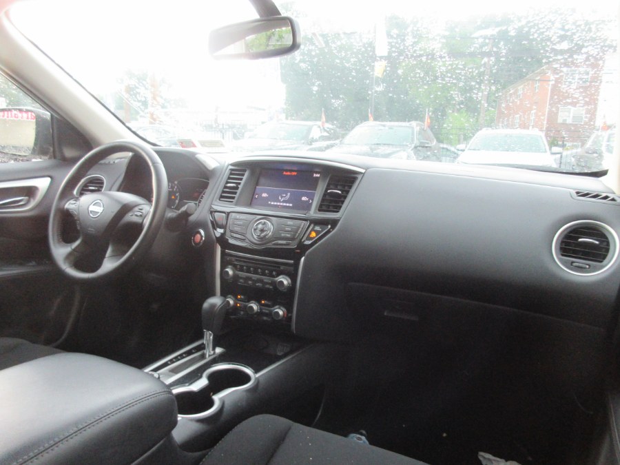 2018 Nissan Pathfinder 4x4 SV, available for sale in Linden, New Jersey | Route 27 Auto Mall. Linden, New Jersey 2018 Nissan Pathfinder 4x4 SV, available for sale in Linden, New Jersey | Route 27 Auto Mall. Linden, New Jersey