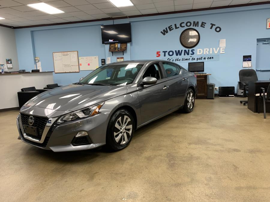 2019 Nissan Altima 2.5 SR Sedan, available for sale in Inwood, New York | 5 Towns Drive. Inwood, New York 2019 Nissan Altima 2.5 SR Sedan, available for sale in Inwood, New York | 5 Towns Drive. Inwood, New York