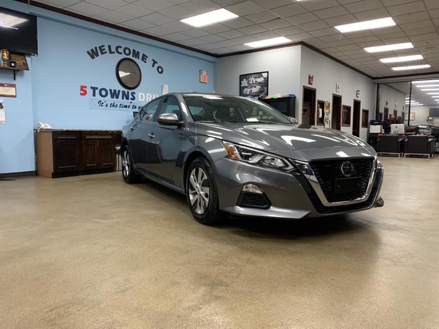 2019 Nissan Altima 2.5 SR Sedan, available for sale in Inwood, New York | 5 Towns Drive. Inwood, New York 2019 Nissan Altima 2.5 SR Sedan, available for sale in Inwood, New York | 5 Towns Drive. Inwood, New York