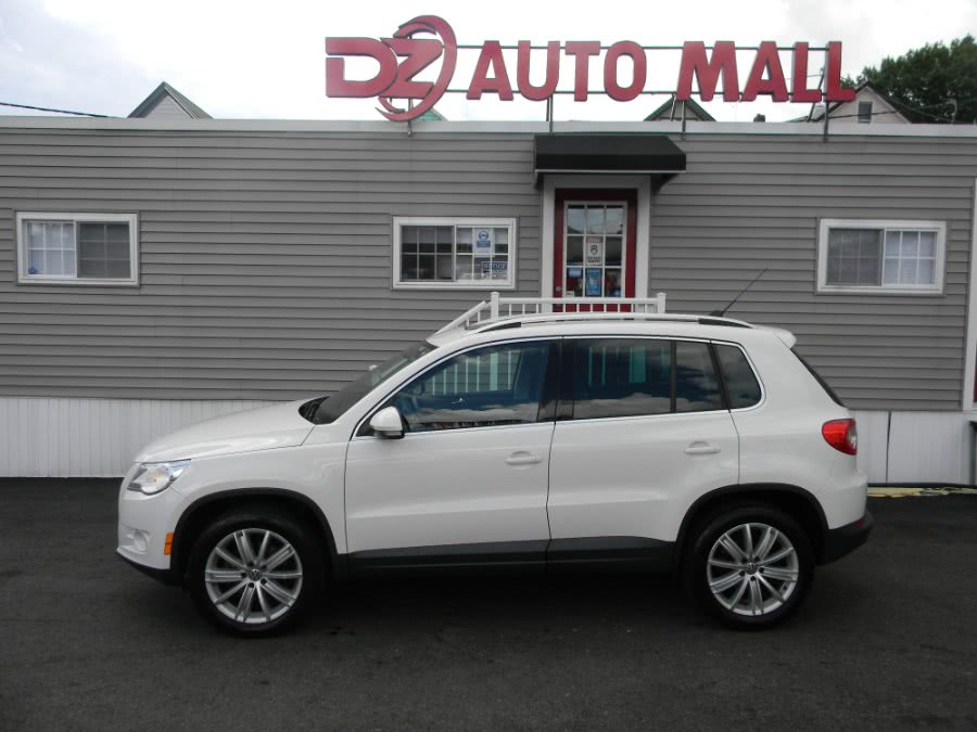 2011 Volkswagen Tiguan 4WD 4dr SE 4Motion wSunroof & Navi, available for sale in Paterson, New Jersey | DZ Automall. Paterson, New Jersey