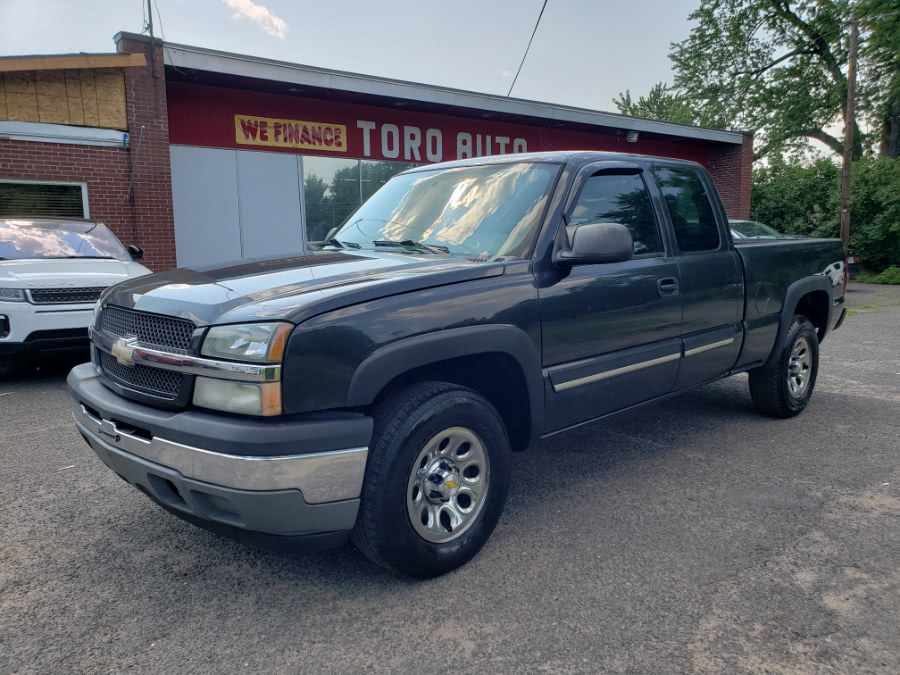 2005 Chevrolet Silverado 1500 4WD LS Extended Cab V8, available for sale in East Windsor, Connecticut | Toro Auto. East Windsor, Connecticut
