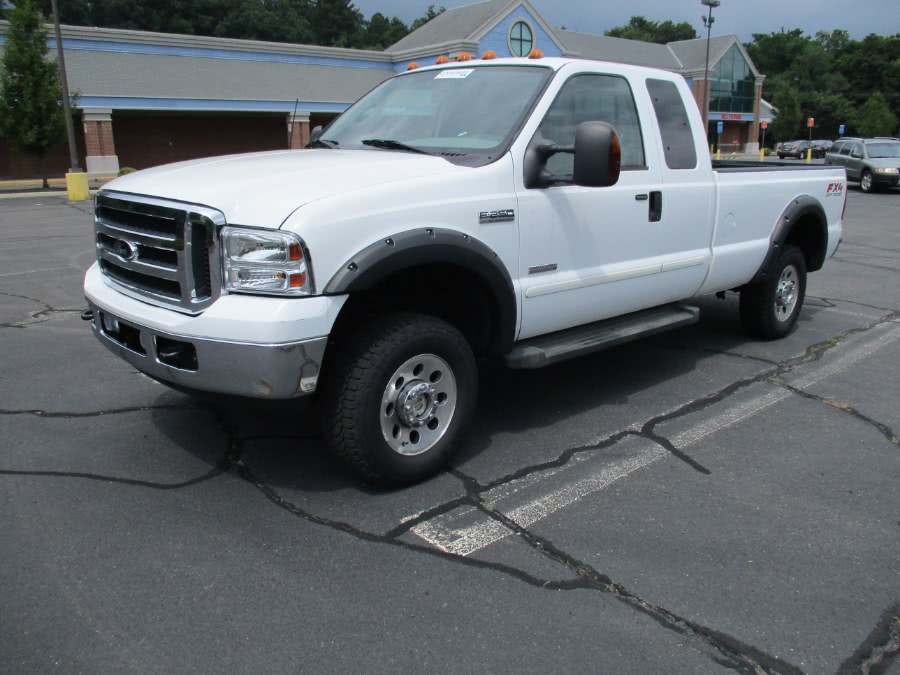 2006 Ford Super Duty F-250 Supercab 158" XLT 4WD, available for sale in New Britain, Connecticut | Universal Motors LLC. New Britain, Connecticut