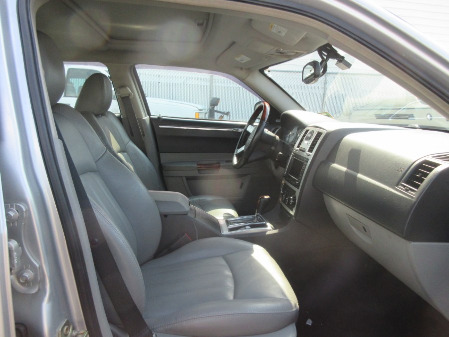 2006 Chrysler 300 4dr Sdn 300C AWD, available for sale in Linden, New Jersey | Route 27 Auto Mall. Linden, New Jersey 2006 Chrysler 300 4dr Sdn 300C AWD, available for sale in Linden, New Jersey | Route 27 Auto Mall. Linden, New Jersey