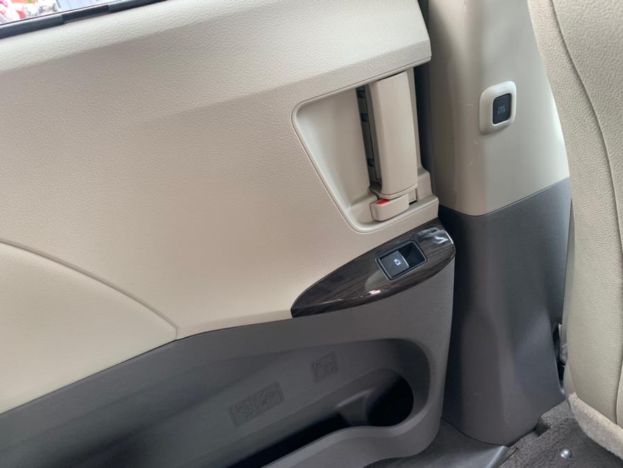 2015 Toyota Sienna 5dr 7-Pass Van XLE AAS FWD (Natl), available for sale in South Windsor, Connecticut | Mike And Tony Auto Sales, Inc. South Windsor, Connecticut 2015 Toyota Sienna 5dr 7-Pass Van XLE AAS FWD (Natl), available for sale in South Windsor, Connecticut | Mike And Tony Auto Sales, Inc. South Windsor, Connecticut