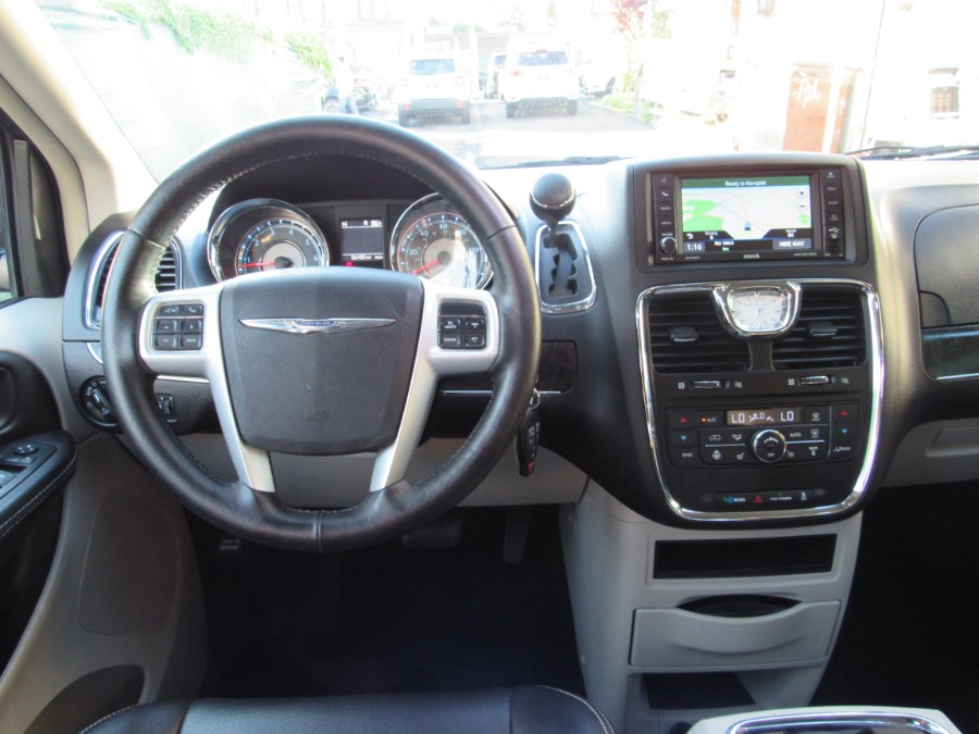 2015 Chrysler Town & Country 4dr Wgn Touring, available for sale in Middle Village, New York | Road Masters II INC. Middle Village, New York 2015 Chrysler Town & Country 4dr Wgn Touring, available for sale in Middle Village, New York | Road Masters II INC. Middle Village, New York