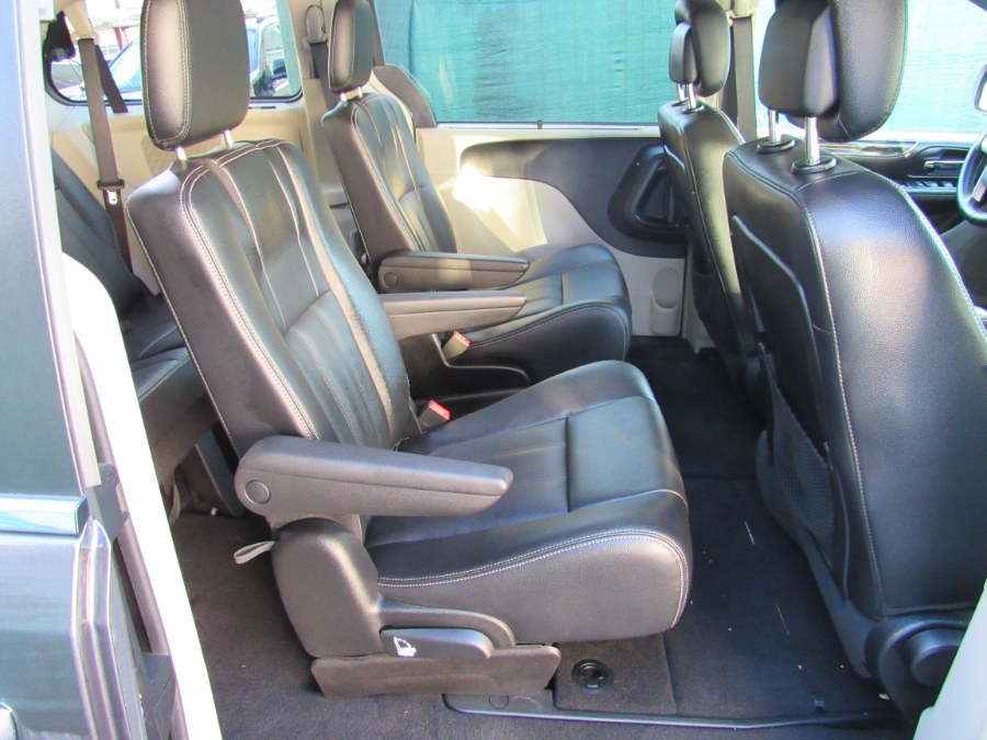 2015 Chrysler Town & Country 4dr Wgn Touring, available for sale in Middle Village, New York | Road Masters II INC. Middle Village, New York 2015 Chrysler Town & Country 4dr Wgn Touring, available for sale in Middle Village, New York | Road Masters II INC. Middle Village, New York
