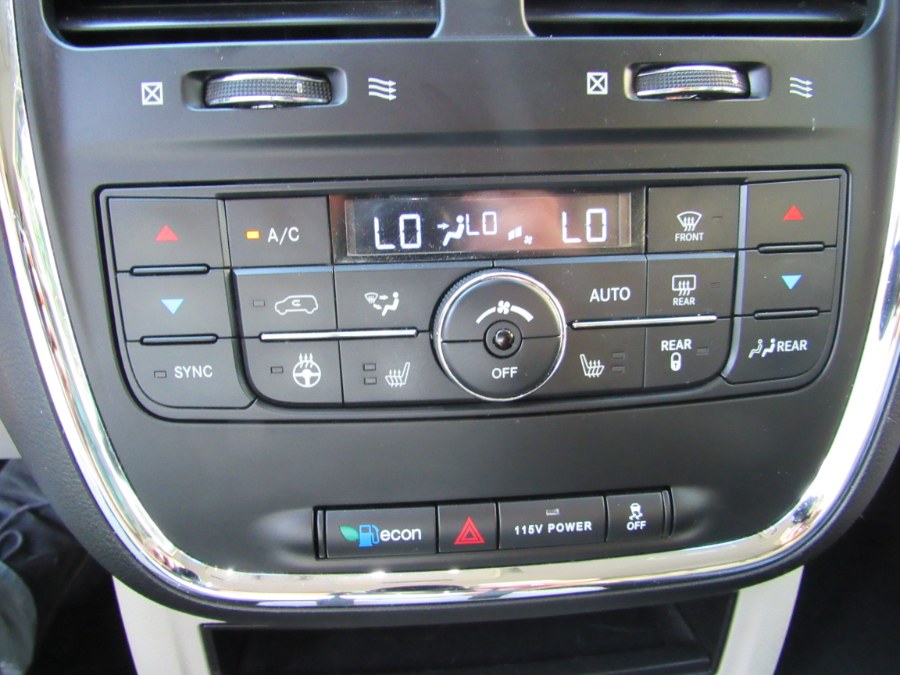 2015 Chrysler Town & Country 4dr Wgn Touring, available for sale in Middle Village, New York | Road Masters II INC. Middle Village, New York 2015 Chrysler Town & Country 4dr Wgn Touring, available for sale in Middle Village, New York | Road Masters II INC. Middle Village, New York