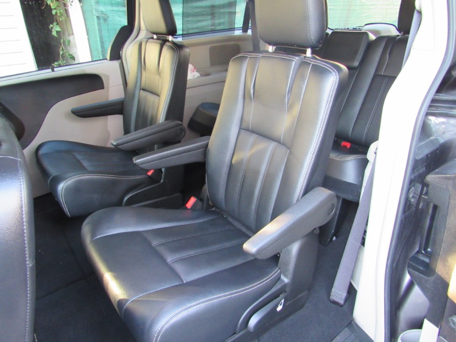 2015 Chrysler Town & Country 4dr Wgn Touring, available for sale in Middle Village, New York | Road Masters II INC. Middle Village, New York 2015 Chrysler Town & Country 4dr Wgn Touring, available for sale in Middle Village, New York | Road Masters II INC. Middle Village, New York