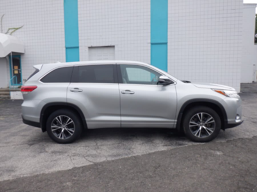 2017 Toyota Highlander LE V6 AWD (Natl), available for sale in Milford, Connecticut | Dealertown Auto Wholesalers. Milford, Connecticut