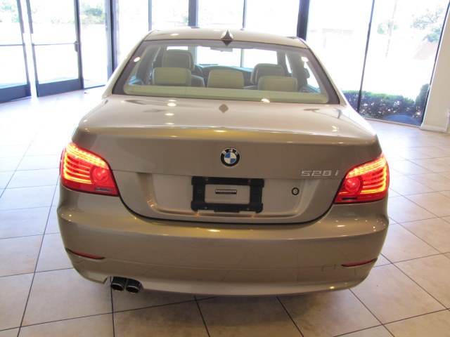 2010 BMW 5 Series 4dr Sdn 528i RWD, available for sale in Placentia, California | Auto Network Group Inc. Placentia, California 2010 BMW 5 Series 4dr Sdn 528i RWD, available for sale in Placentia, California | Auto Network Group Inc. Placentia, California