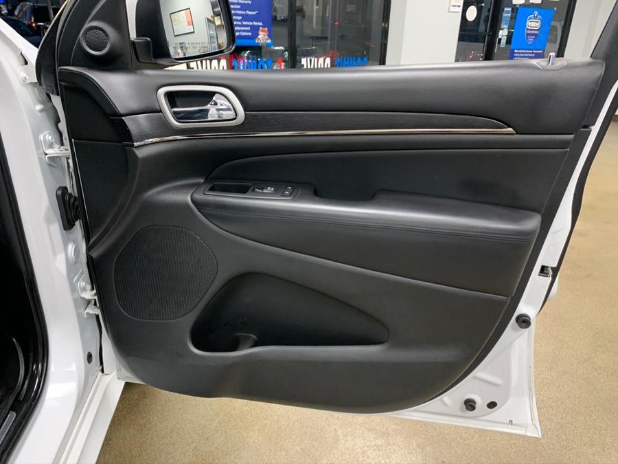 2018 Jeep Grand Cherokee High Altitude 4x4, available for sale in Inwood, New York | 5 Towns Drive. Inwood, New York 2018 Jeep Grand Cherokee High Altitude 4x4, available for sale in Inwood, New York | 5 Towns Drive. Inwood, New York