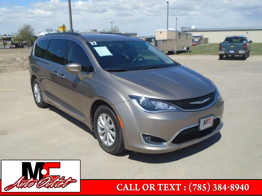 2017 Chrysler Pacifica Touring-L FWD, available for sale in Colby, Kansas | M C Auto Outlet Inc. Colby, Kansas