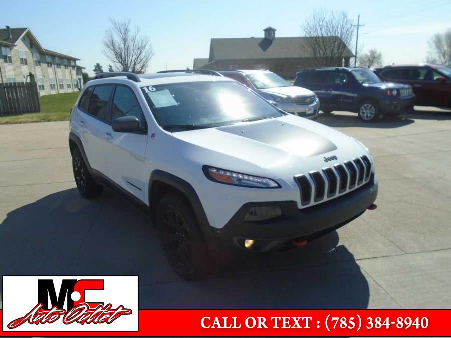 2016 Jeep Cherokee 4WD 4dr Trailhawk, available for sale in Colby, Kansas | M C Auto Outlet Inc. Colby, Kansas 2016 Jeep Cherokee 4WD 4dr Trailhawk, available for sale in Colby, Kansas | M C Auto Outlet Inc. Colby, Kansas
