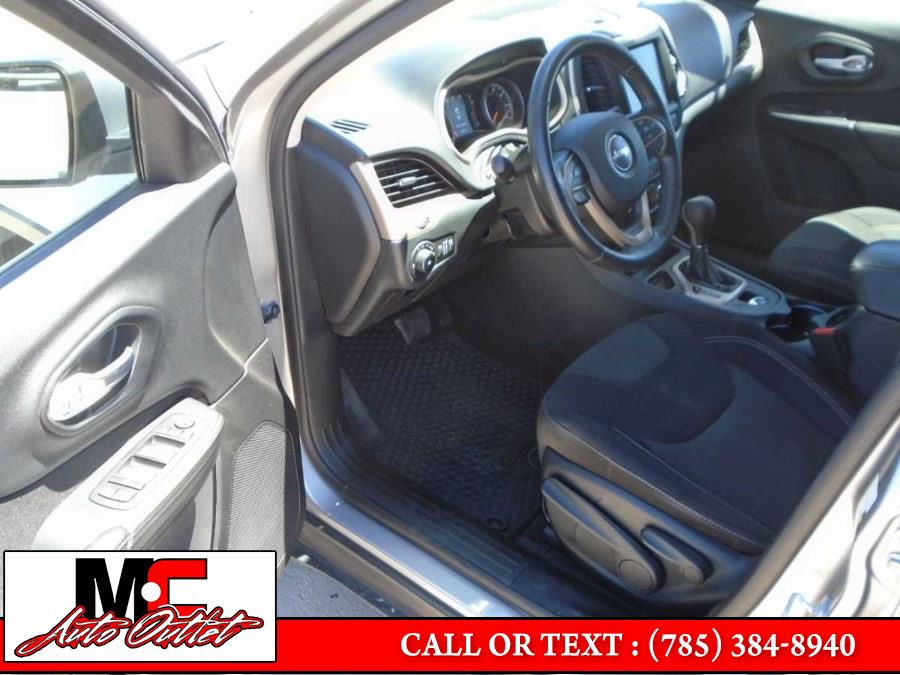 2015 Jeep Cherokee FWD 4dr Latitude, available for sale in Colby, Kansas | M C Auto Outlet Inc. Colby, Kansas 2015 Jeep Cherokee FWD 4dr Latitude, available for sale in Colby, Kansas | M C Auto Outlet Inc. Colby, Kansas