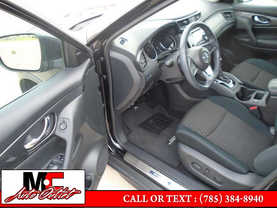 2017 Nissan Rogue 2017.5 FWD SV, available for sale in Colby, Kansas | M C Auto Outlet Inc. Colby, Kansas 2017 Nissan Rogue 2017.5 FWD SV, available for sale in Colby, Kansas | M C Auto Outlet Inc. Colby, Kansas